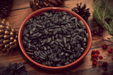 Russian delicious black sunflower seeds are high in vitamin E, B1 , B6 , B3 , protein, phosphorus, selenium , fat