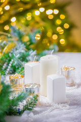 свечи с новогодними декорациями
