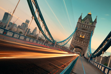 Panele Szklane Podświetlane  Poranny ruch na Tower Bridge