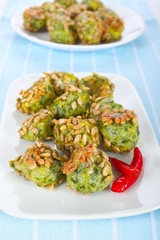 Spinat- Knödel mit Sonnenblumenkernen