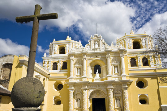 Cross in front of La Merced