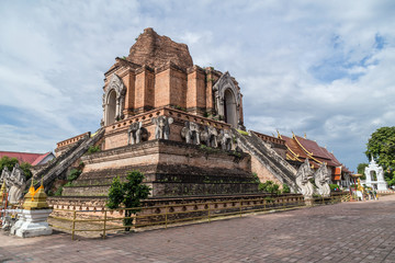 Fototapeta premium Wat Chedi Luang Worawihan, Chiang Mai, Thailand