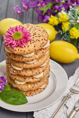 Still life of a cookie with bananas.