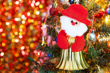 Obraz premium Santa Claus bell on the defocused of christmas light background.