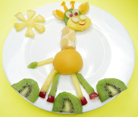creative fruit child dessert giraffe form
