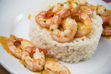 Gambas al curry con arroz