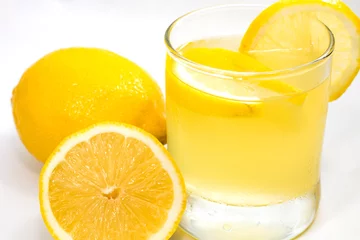 Foto op Plexiglas cool freshly squeezed lemon juice in small glass © theerapakorn