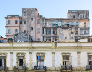 Fototapeta na wymiar rundown house in Cuba
