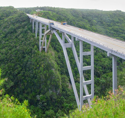 Fototapeta na wymiar Bacunayagua Bridge