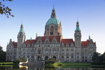 Fototapeta na wymiar New Town Hall building (Rathaus) in Hannover Germany