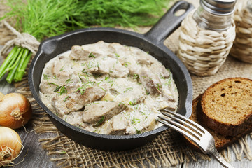 Liver stewed in sour cream