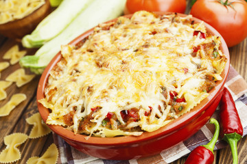 Baked pasta with vegetables and chilli
