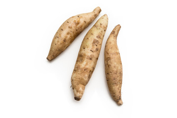 Patate americane su fondo bianco
