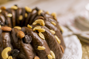 Brownie-Schoko-Kuchen mit Studentenfutter