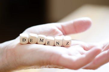 Demenz, Alzheimer, Gedächtnisverlust-symbolisch - 95949791