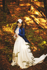 Obraz na płótnie Canvas girl in a vintage dress in the autumn forest