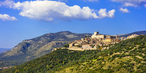 Fototapeta na wymiar beautiful medieval villages of Italy - Sermoneta