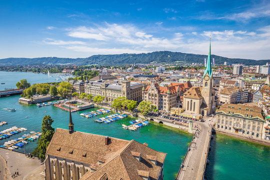 Historic Z&uuml;rich city center with river Limmat, Switzerland