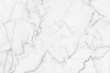 Fototapeta premium Biały marmur wzorzyste tło tekstury w naturalny wzorzysty do projektowania.