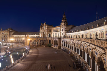 Fototapeta na wymiar Hermosa y monumental plaza de España de Sevilla, Andalucía