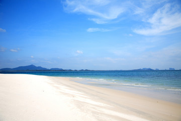 Fototapeta na wymiar Nai Harn Beach, Rawai, Phuket, Thailand
