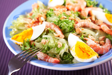 Mediterranean salad with shrimps and eggs