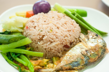 fried mackerel with shrimp paste sauce  and vegetable