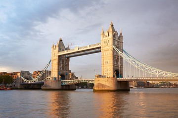 Fototapeta na wymiar Tower bridge in London in the afternoon sunlight