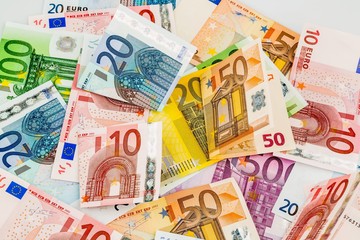 Viele verschiedene Euro-Geldscheine