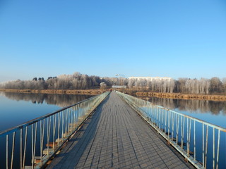 Naklejka premium Blue sky and bridge in November