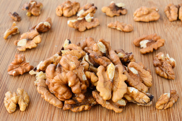 Shelled walnuts