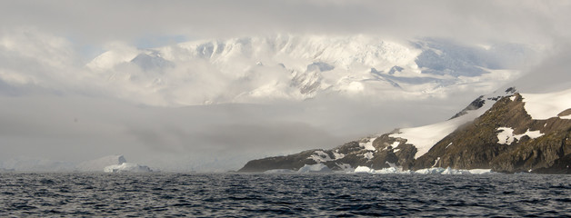 base antarctique Primavera, Argentine, côte Danco, Terre de Graham, Antarctique © JAG IMAGES