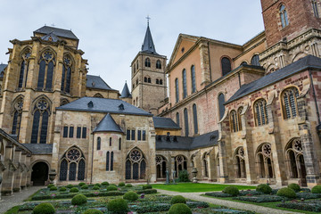 Fototapeta na wymiar View of the Cathedral of Trier from the cloister, Germany