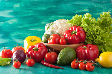 raw vegetables tomato pepper avocado onion cauliflower lettuce