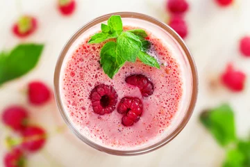 Photo sur Plexiglas Milk-shake Delicious milk shake, raspberry smoothie, top view, close-up