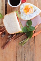 Fototapeta na wymiar Slice bread ,ham ,fried eggs with breakfast.