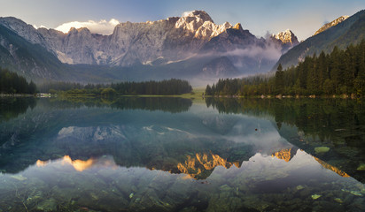 panorama alpejskiego jeziora - obrazy, fototapety, plakaty