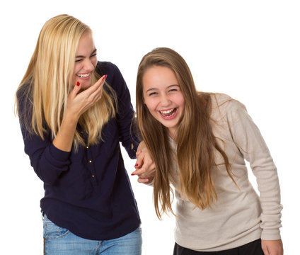 Zwei Freundinnnen lachen ausgelassen - lustig, witzig