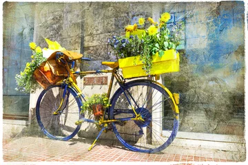 Photo sur Plexiglas Fleuriste Bicycle of postman - charming street decoration, retro picture
