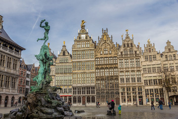 Fototapeta na wymiar Antwerp Marketplace with medieval Brabo fountain and old guildhalls houses at Grote Markt square, Antwerpen, Belgium 