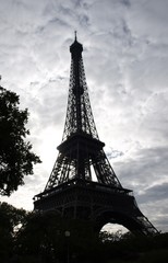 Eiffelturm in Trauer
