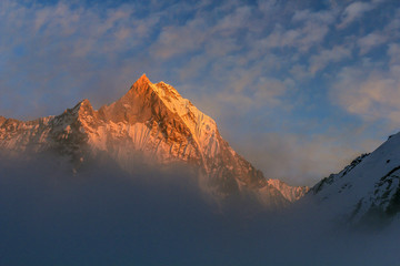 Fototapeta na wymiar sunrise over Machhepuchare and Annapurna Base Camp - Nepal 