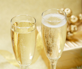Two champagne glasses with gift boxes