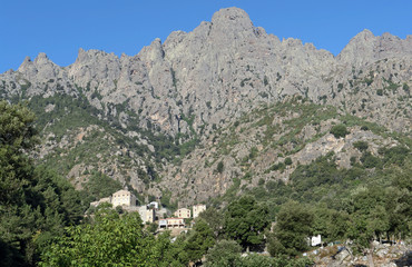 Fototapeta na wymiar Ppolasca village dans la montagne Corse