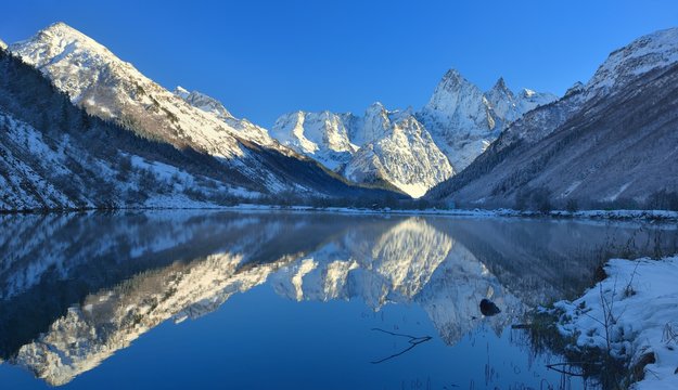 Lake in winter © jacf5244