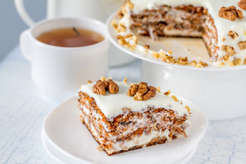 Carrot cake with walnuts
