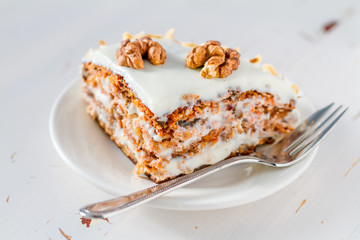 Carrot cake with walnuts