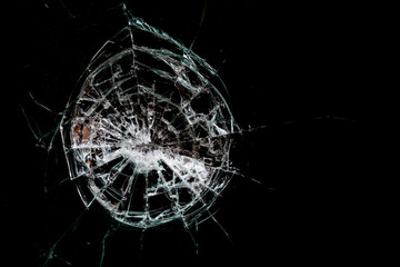 verre glace cassé brisé impact attentat délinquance bri balle