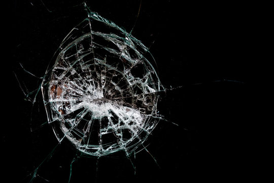 verre glace cass&eacute; bris&eacute; impact attentat d&eacute;linquance bri balle