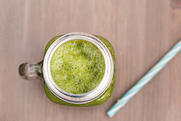 A green smoothie in a mason jar